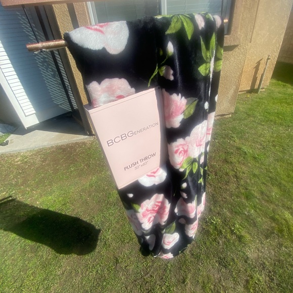 BCBG Other - BCBG flower throw , NWT